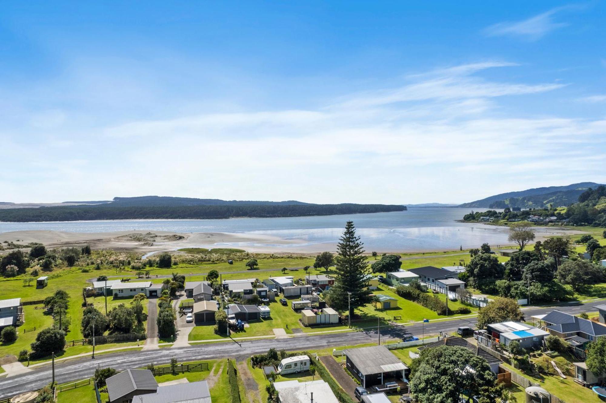 Port Waikato Holiday Park Exterior foto