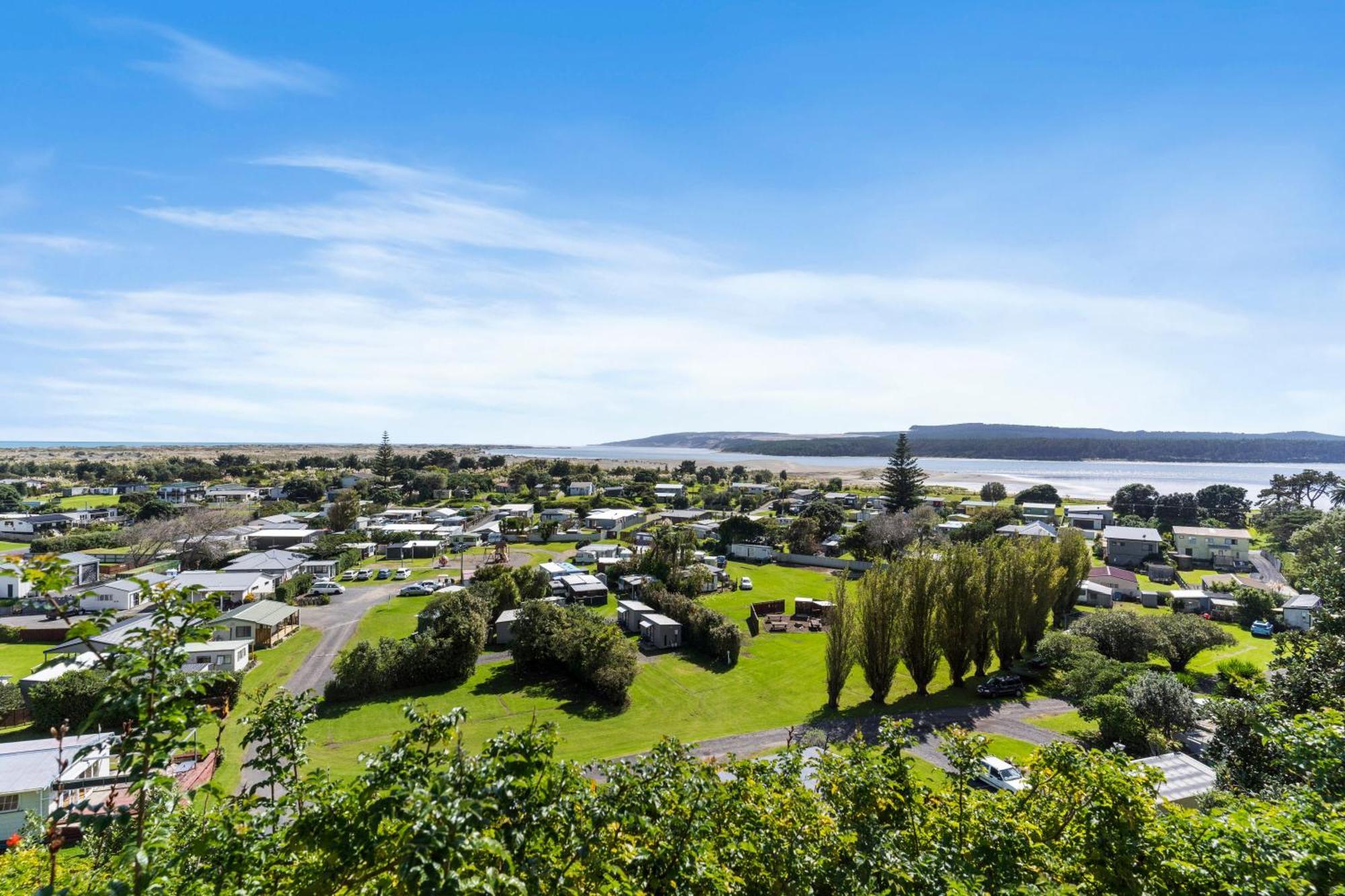 Port Waikato Holiday Park Exterior foto