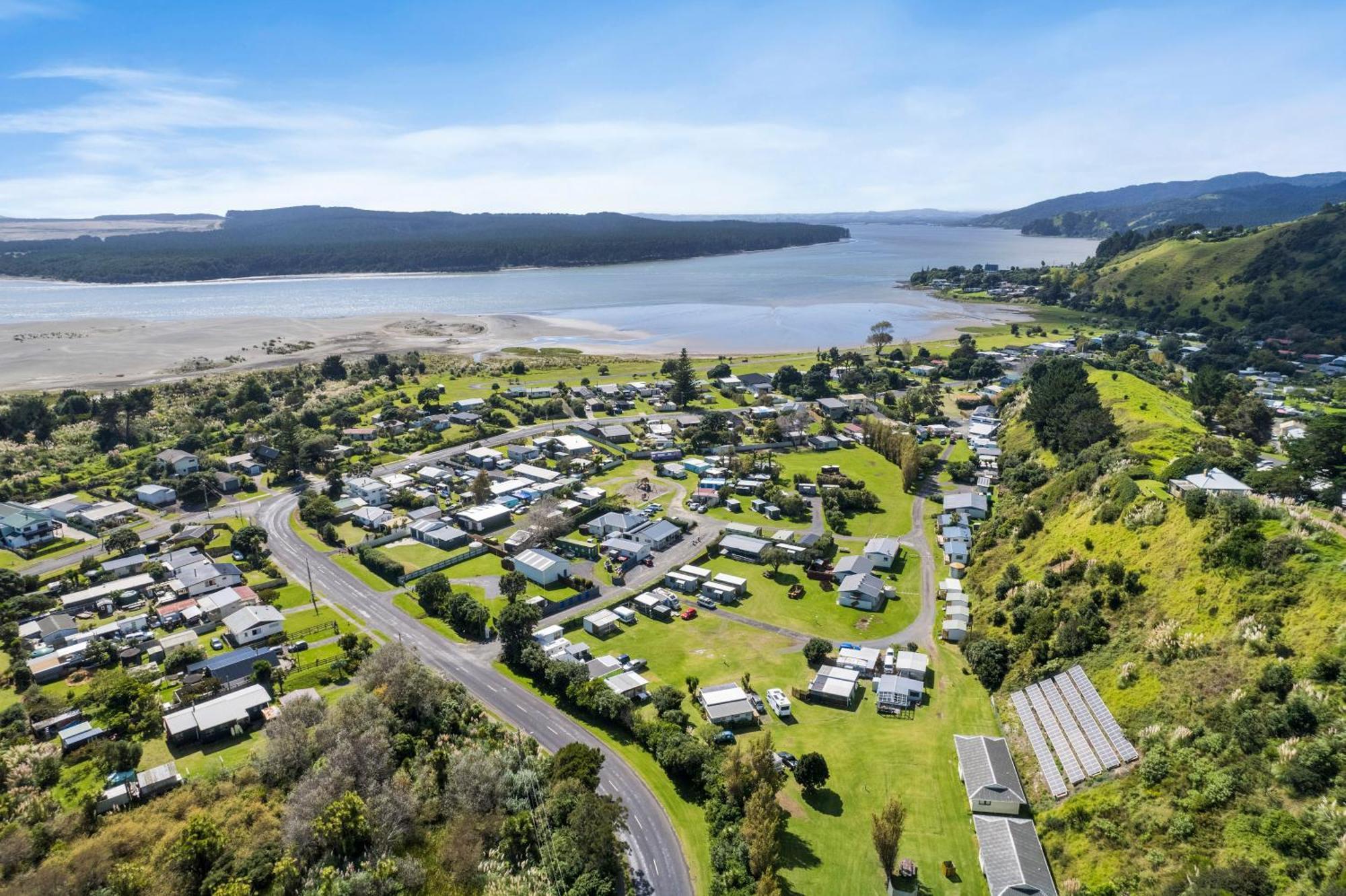 Port Waikato Holiday Park Exterior foto